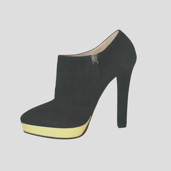 NIB  BOTTEGA VENETA SUEDE ANKLE BOOTS - Picture 1 of 8